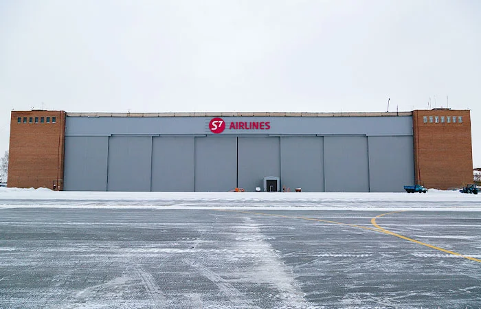 Устройство полимерцементного наливного пола в ангаре «Сибирь Техник»