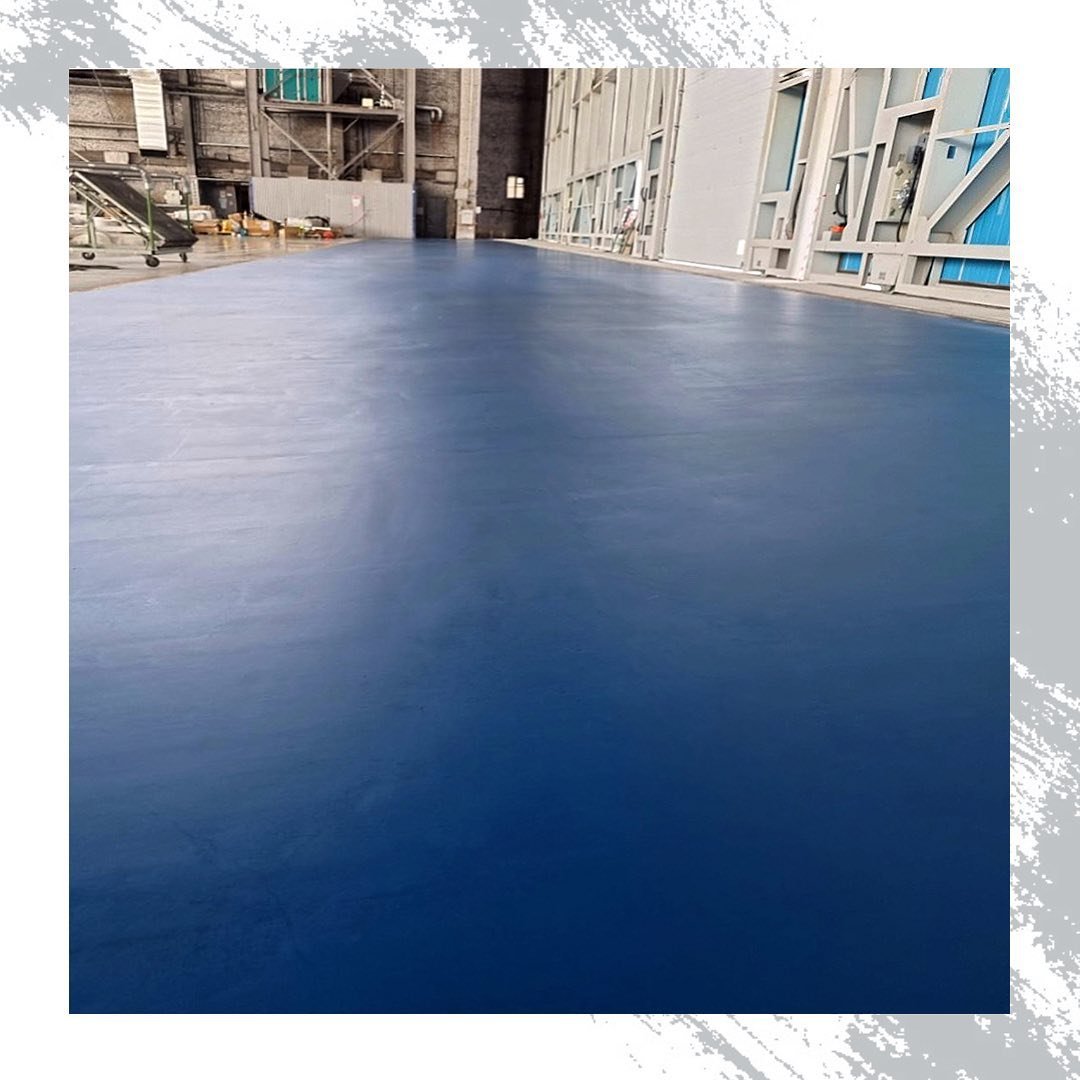 Устройство полимерцементного наливного пола в ангаре «Сибирь Техник»