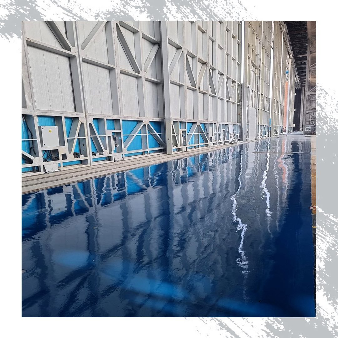 Устройство полимерцементного наливного пола в ангаре «Сибирь Техник»